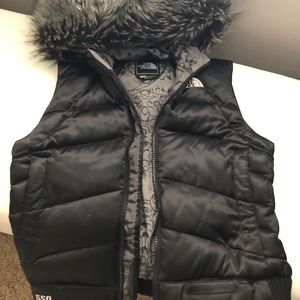 EUC North Face Vest 550 Down detachable fur hood